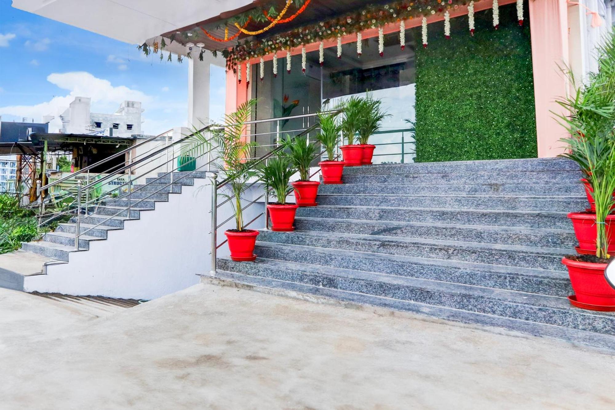 Hotel O Pr Grand Khammam Экстерьер фото