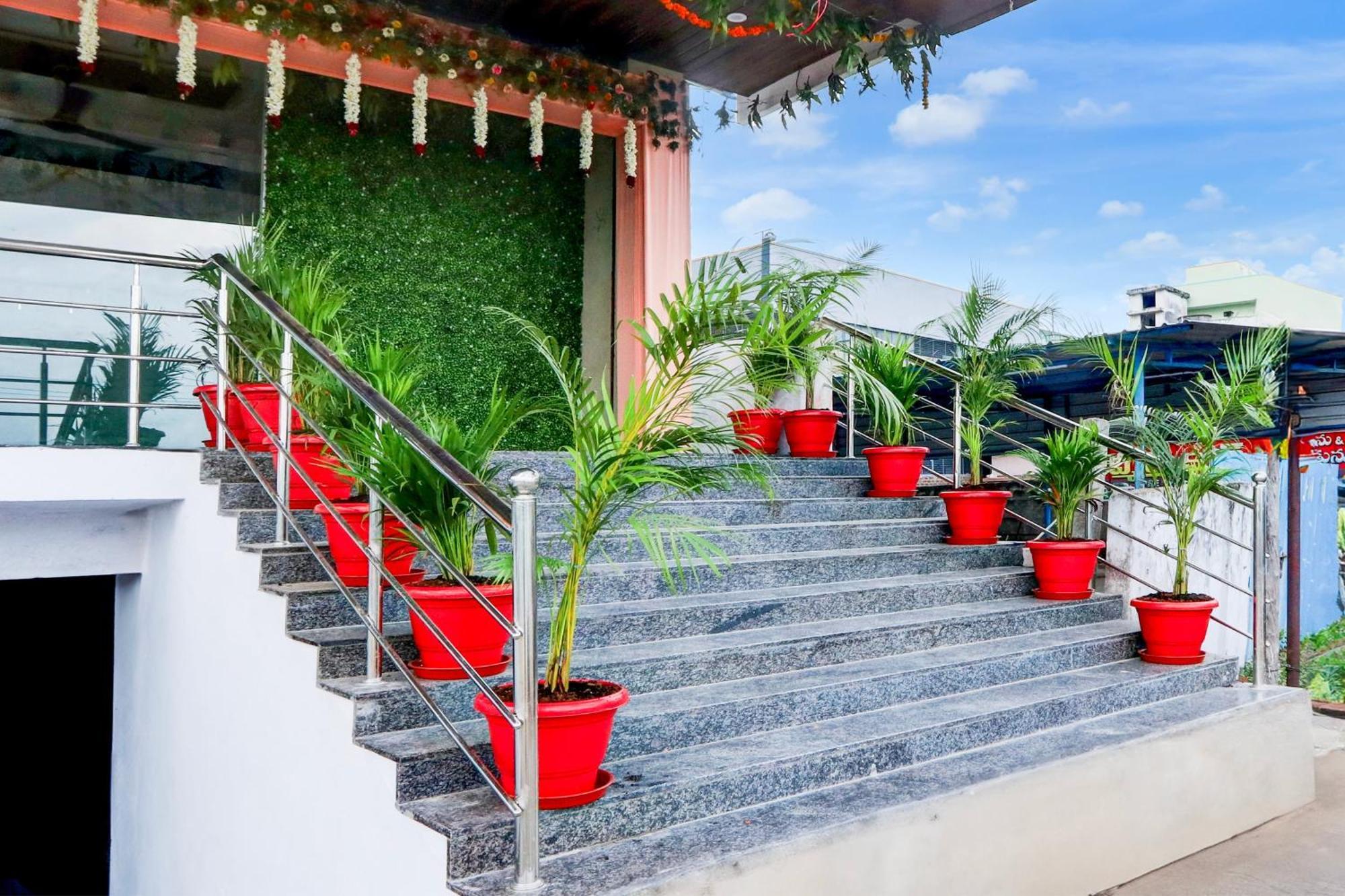 Hotel O Pr Grand Khammam Экстерьер фото